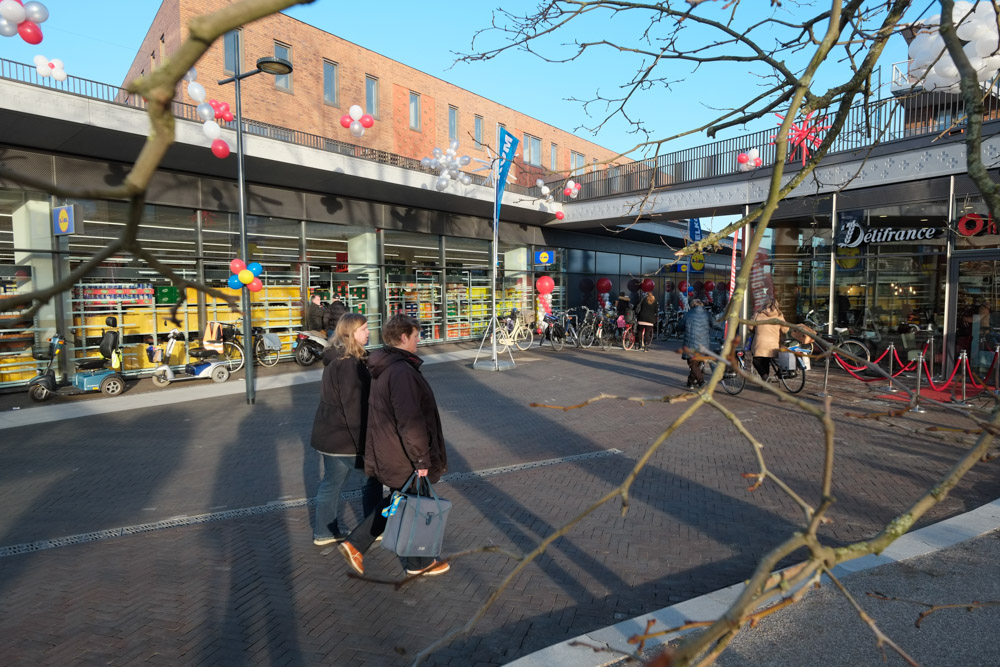 Winkelcentrum Hanzewijk in Kampen officieel geopend