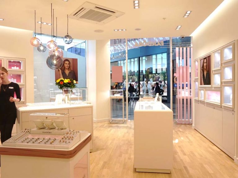 Pandora geopend in Alexandrium Shopping Center