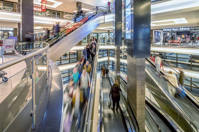 AM zet grote stap in ontwikkeling Ringers Winkelcentrum met feestelijke opening