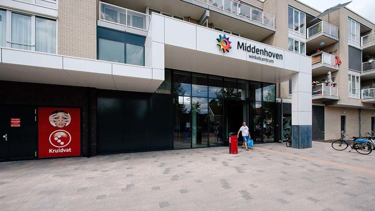 Hoorne Vastgoed verkoopt Winkelcentrum Middenhoven