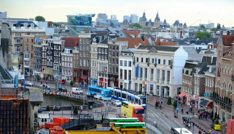 Vastgoedbeleggers stellen grote aankopen uit