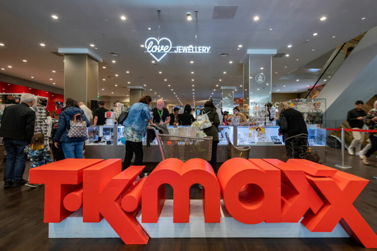 TK Maxx vestiging op het Damrak in Amsterdam