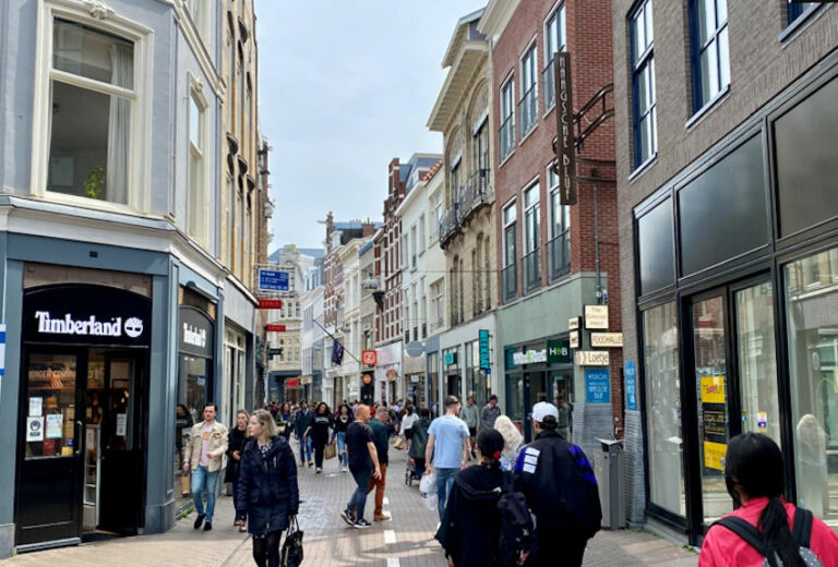 Vijftig euro voor vijf minuten parkeren in Den Haag kost ondernemers de kop