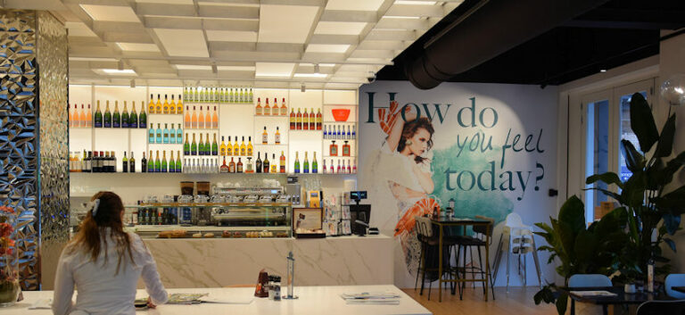 Nederlanders besteden recordbedrag aan consumptie buitenshuis