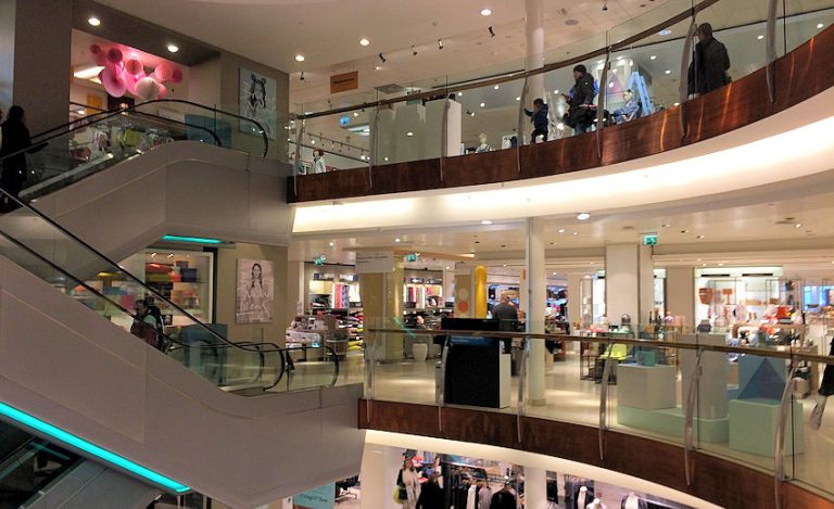 ABN AMRO voorziet uitdagend jaar voor retailsector in 2024