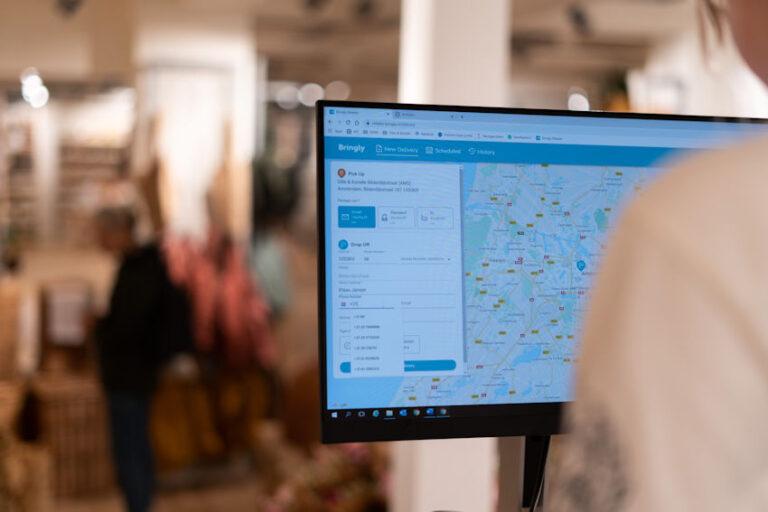 Bringly lanceert dynamische pakketkluis- en punt module