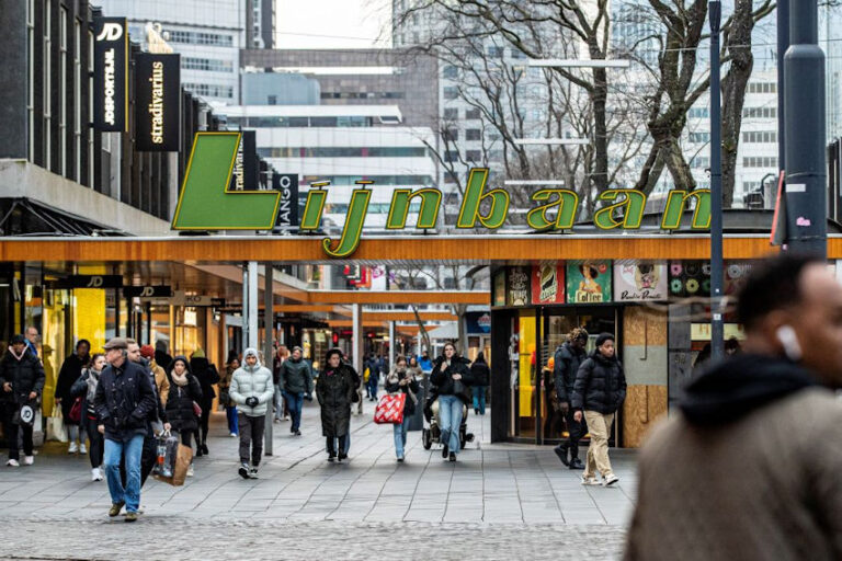 Studenten geven Rotterdamse Lijnbaan nieuwe allure met lichtprojecties