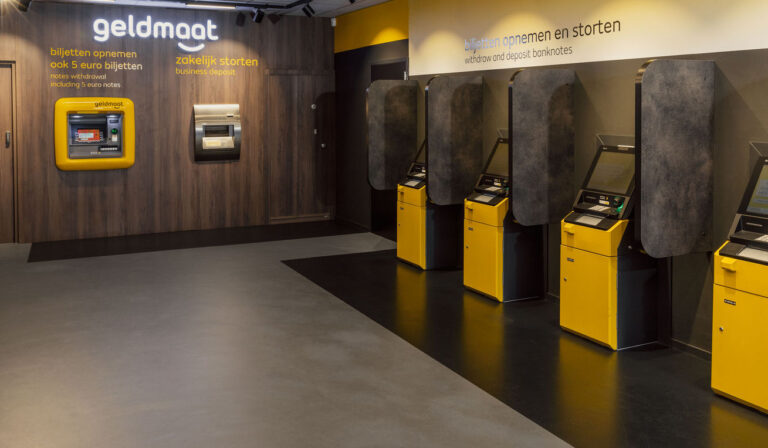 Bankfiliaal verdwijnt uit het straatbeeld; Geldmaatwinkels in opkomst