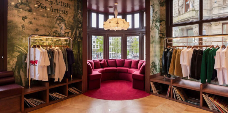 Kledingmerk NUDE PROJECT opent eerste winkel in Nederland  