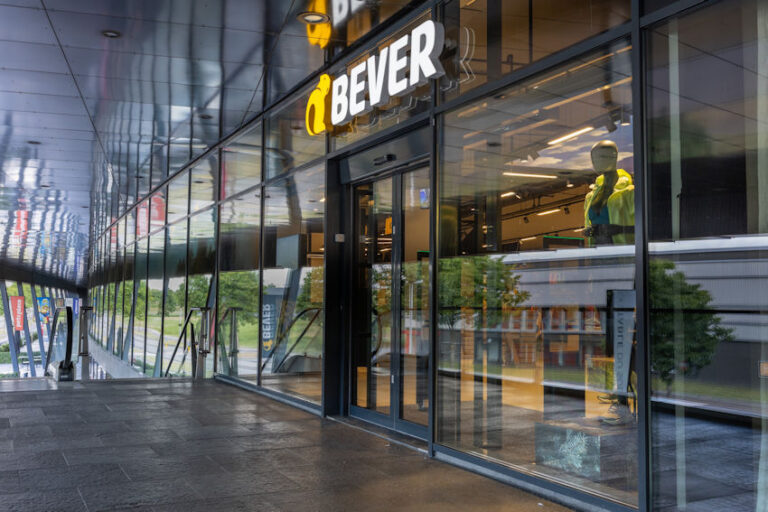 Bever Buitensport opent 1500 m² aan outdoor-inspiratie in The Wall Utrecht